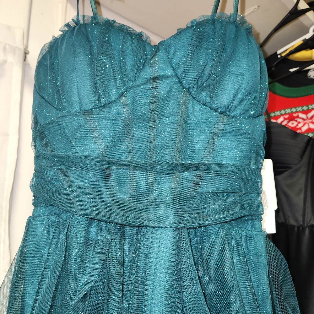 Prom!! Elegant Strapless Emerald Dress